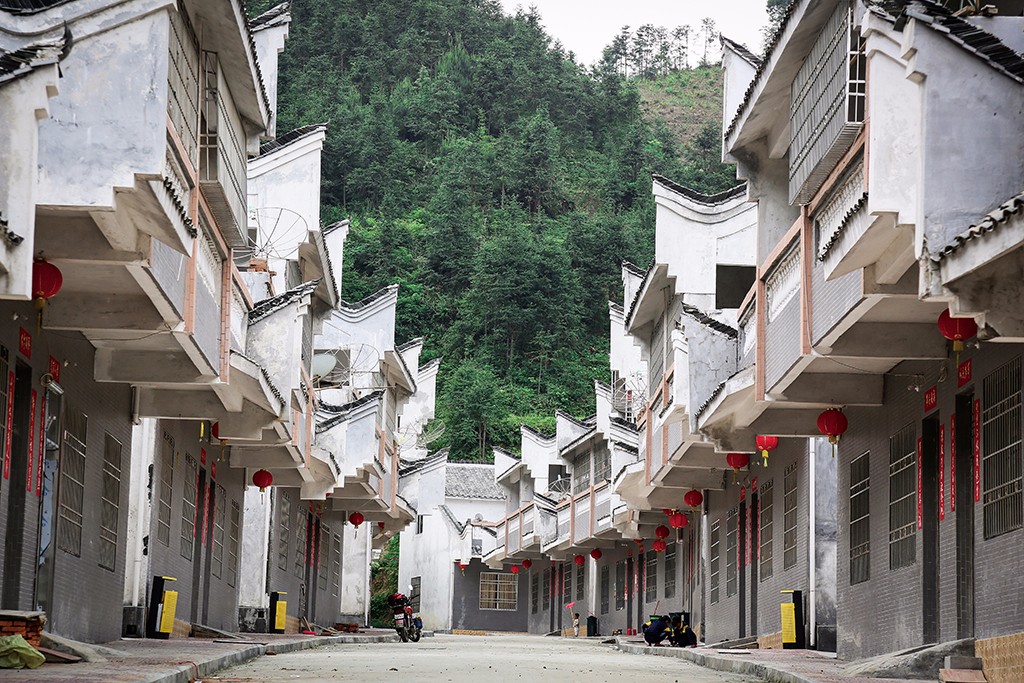 7建在緩坡平地上,煥然一新的移民新村(2012)大坪鎮移民新村.jpg